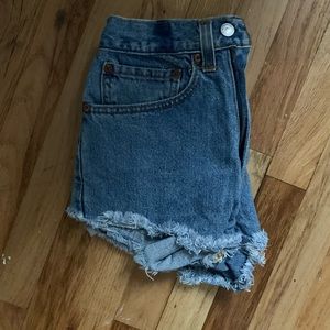 Vintage Levi’s shorts medium wash